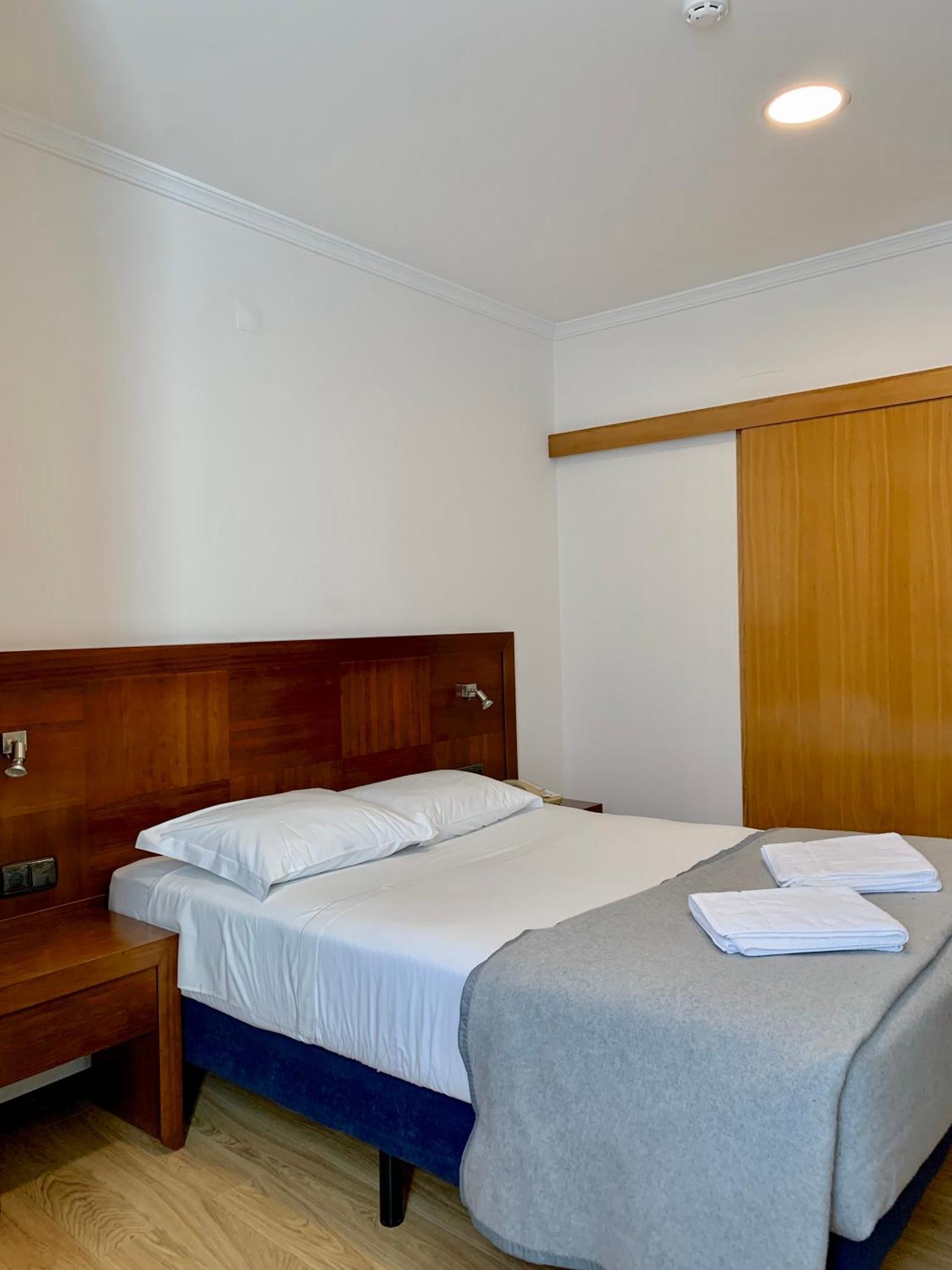 Hotel Vila Verde คาสโตร เวร์เจอ ภายนอก รูปภาพ