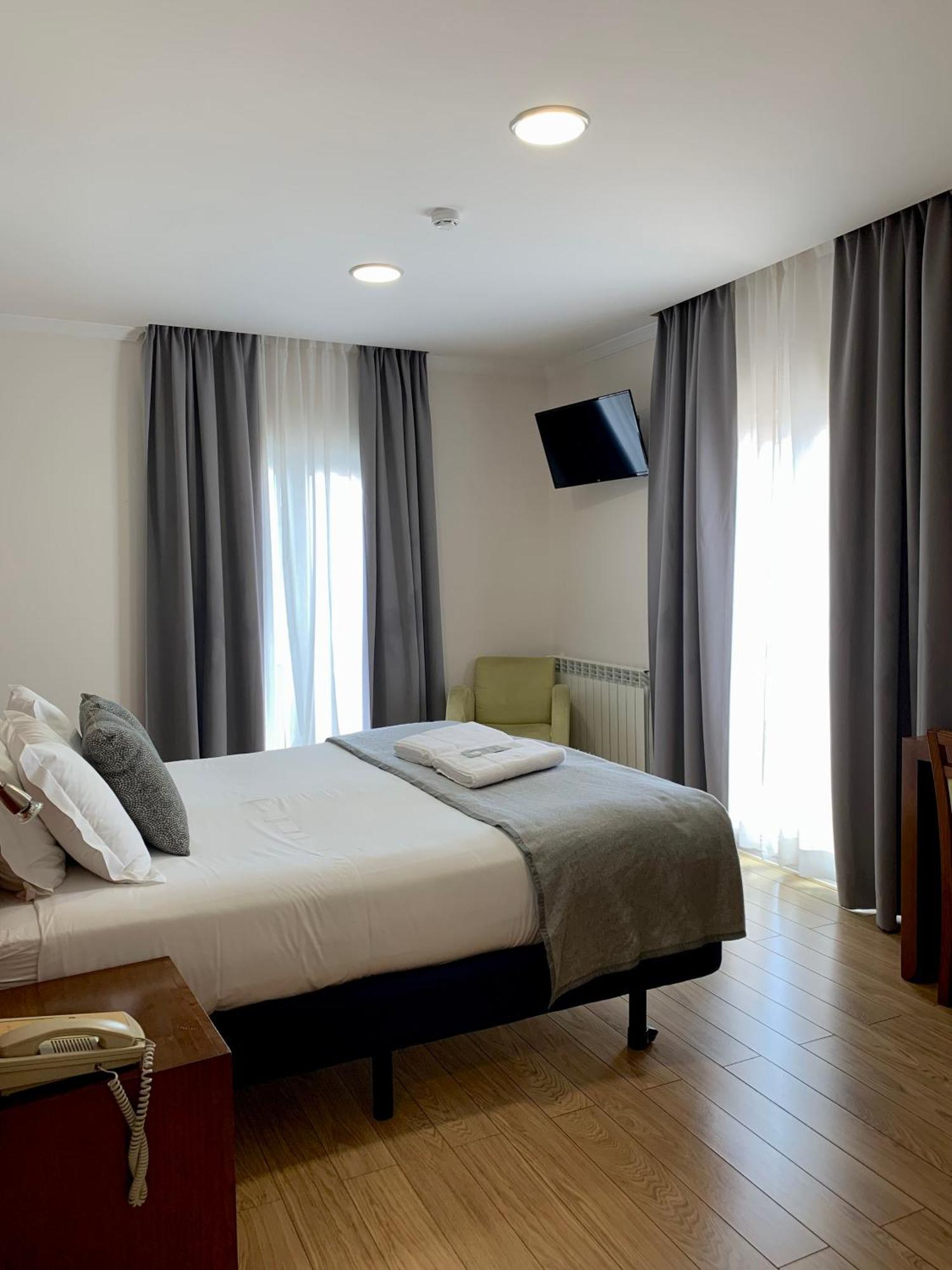 Hotel Vila Verde คาสโตร เวร์เจอ ภายนอก รูปภาพ